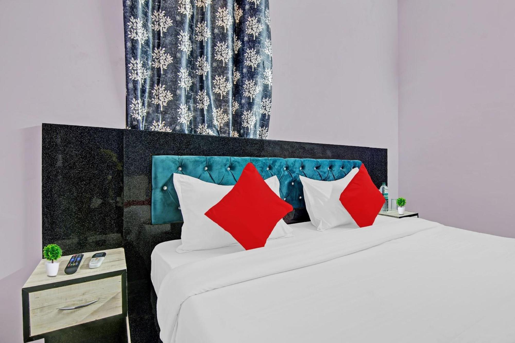 Oyo Galaxy Plaza Hotel Ghaziabad Exterior photo
